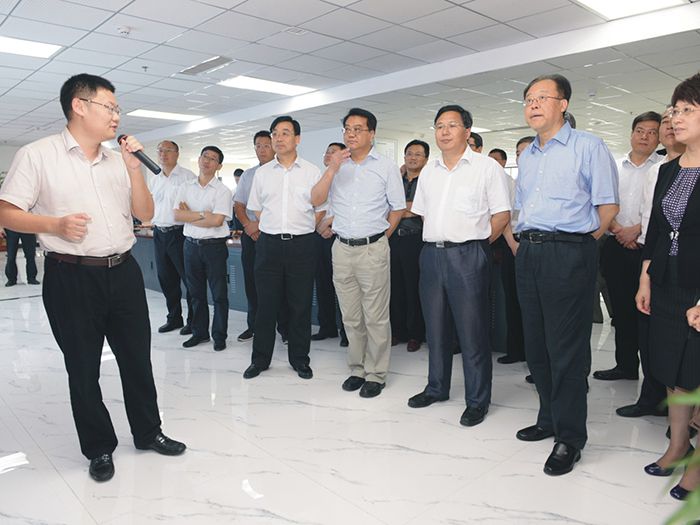 安徽省委常委、岳阳市委书记吴存荣，岳阳市党政代表团一行光临我集团参观调查